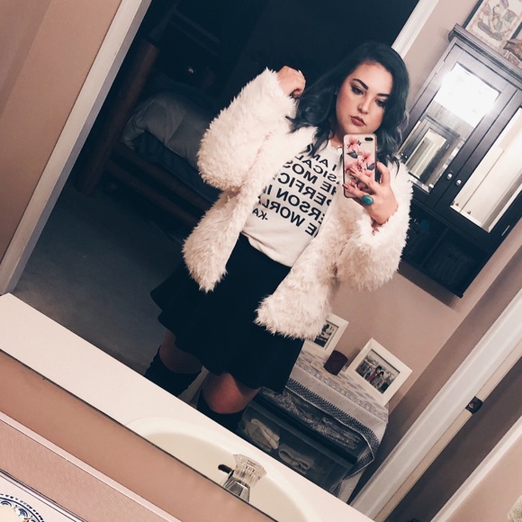 Meet your Posher, Hannah. - Picture 5 of 8